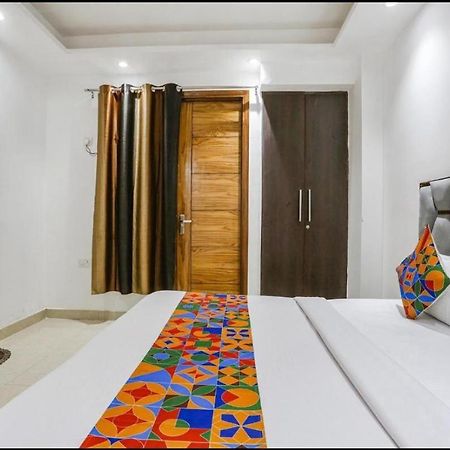 Hotel 24By7 New Delhi Buitenkant foto