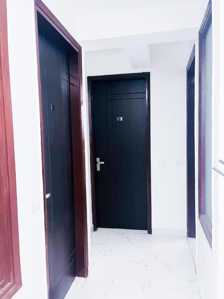 Hotel 24By7 New Delhi Buitenkant foto